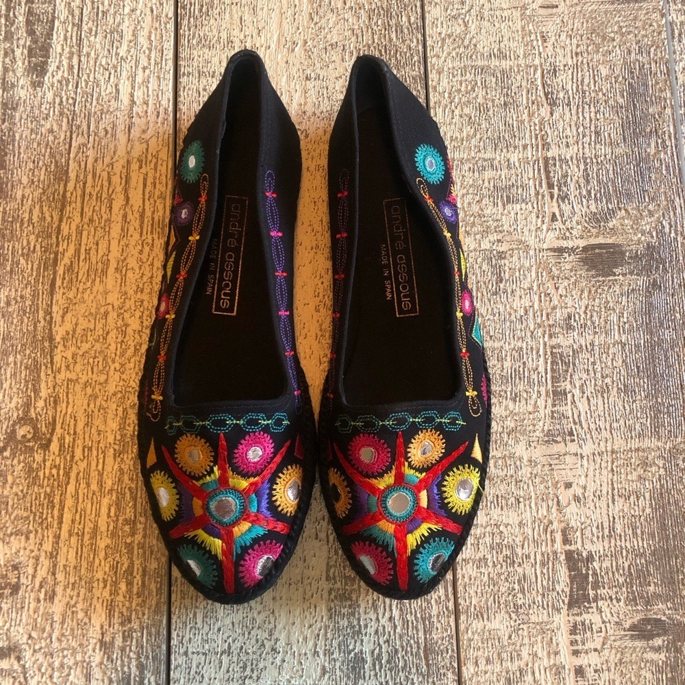 Andre' Assous Made in Spain Handcrafted Embroidered Black Flats